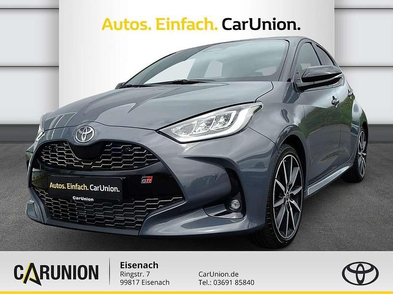 Ash (1m2)/ black (202) Gebraucht 2025 Toyota Yaris Sport Kleinwagen | 33.950 € (Teuer) - Bild 1/4