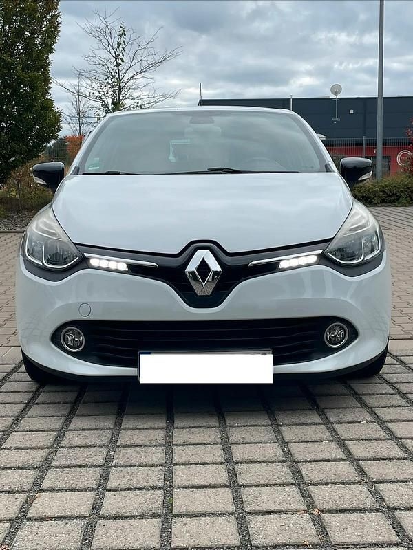 Weiß Gebraucht 2016 Renault Clio IV LIMITED Deluxe Kleinwagen | 7.500 € (Guter Preis) - Bild 1/4