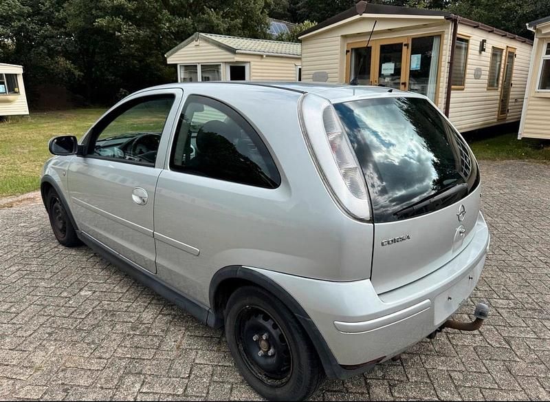 Gebraucht Opel Corsa Edition 80 PS (58 kW) 2006 Silber Kleinwagen