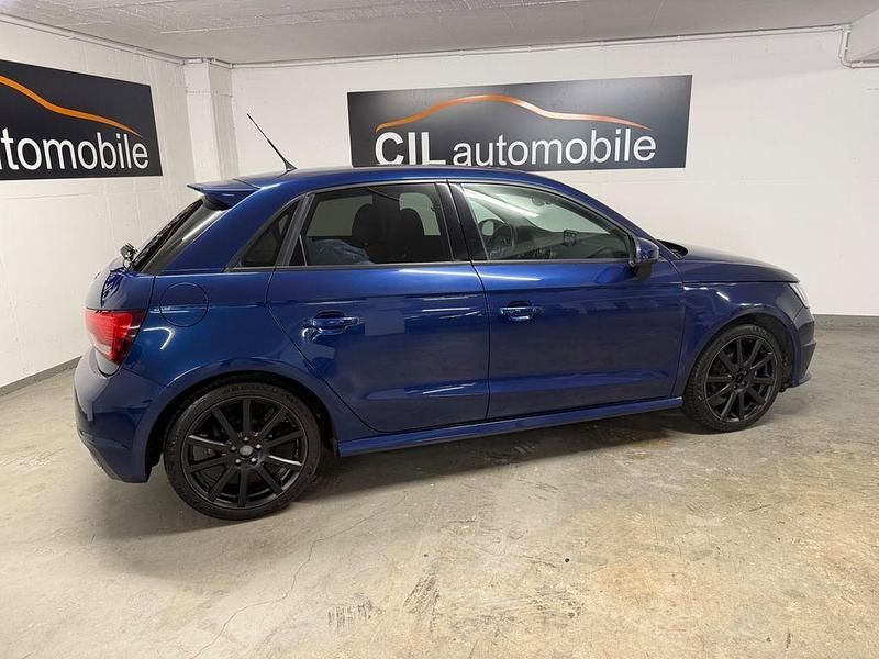 Gebraucht Audi A1 Sportback Basis 95 PS (69 kW) 2017 Blau Kleinwagen