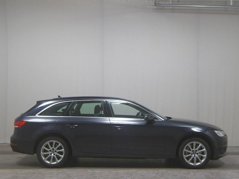 Mondscheinblau (metallic) Gebraucht 2016 Audi A4 Kombi | 11.450 € (Superpreis) - Bild 1/4