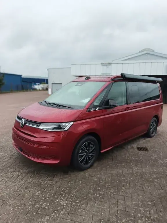 Neu VW T7 California 150 PS (110 kW) 2026 Rot Van