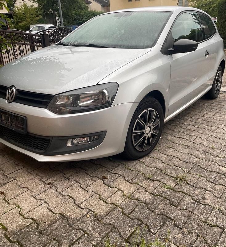 Silber Gebraucht 2011 VW Polo Kleinwagen | 2.900 € (Guter Preis) - Bild 1/4