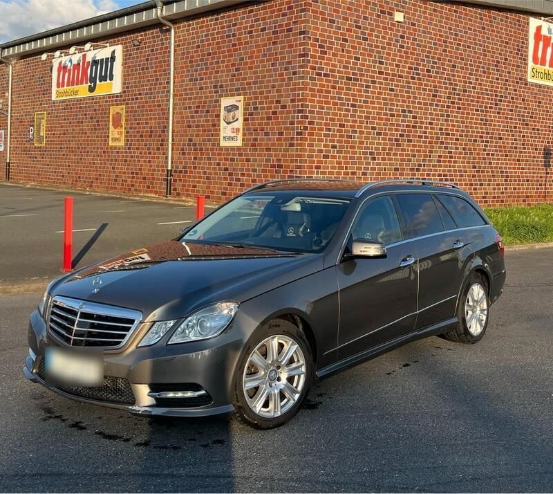 Braun Gebraucht 2013 Mercedes E250 Kombi | 9.750 € (Guter Preis) - Bild 1/4