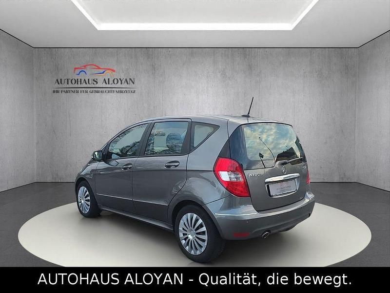 Gebraucht Mercedes A180 109 PS (80 kW) 2010 Grau Limousine