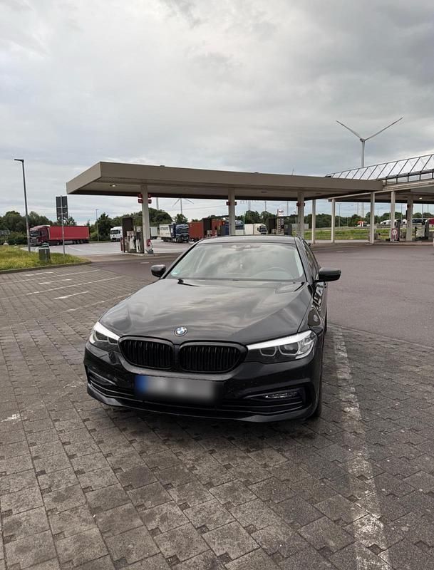 Schwarz Gebraucht 2018 BMW 520 Sport Line Limousine | 21.000 € (Superpreis) - Bild 1/4