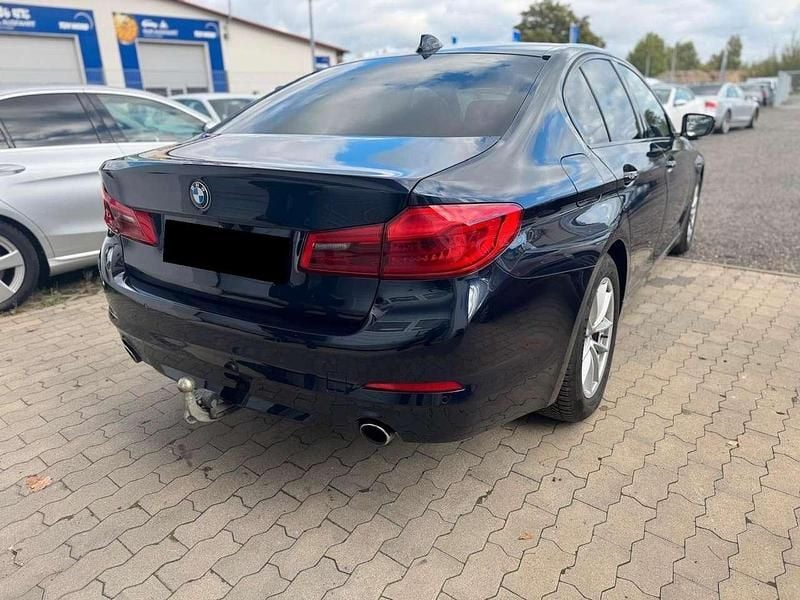 Gebraucht BMW 530 Sport Line 265 PS (194 kW) 2017 Blau Limousine
