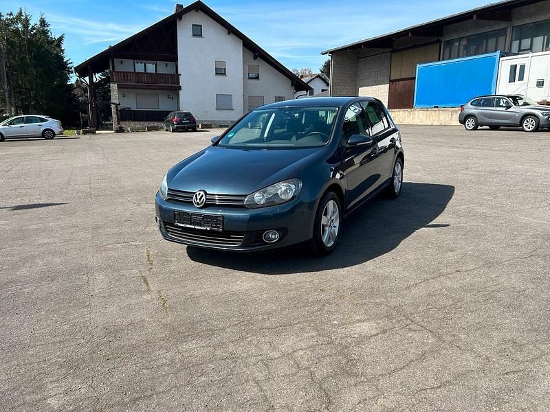 Gebraucht VW Golf VI Team 105 PS (77 kW) 2010 Grau Kleinwagen