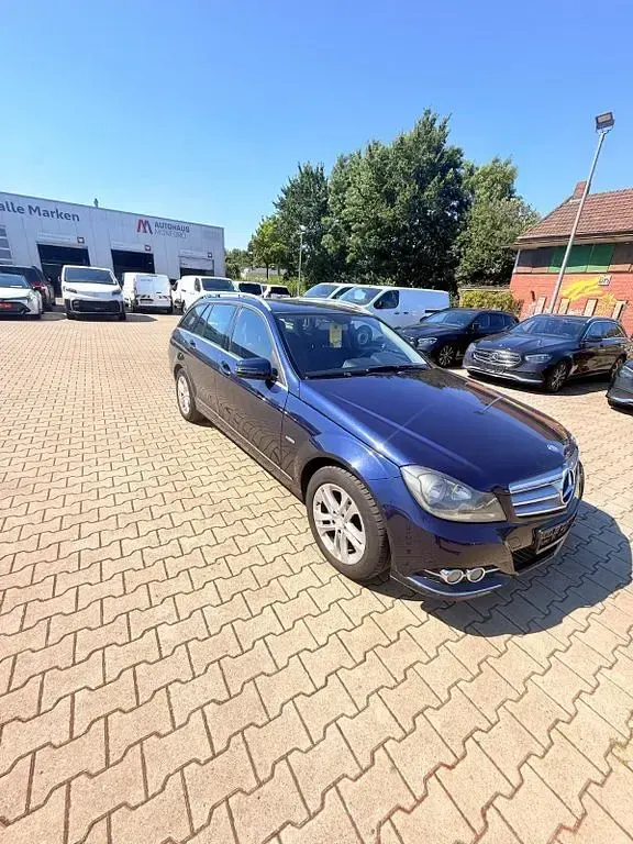 Gebraucht Mercedes C180 Avantgarde 120 PS (88 kW) 2012 Blau Limousine