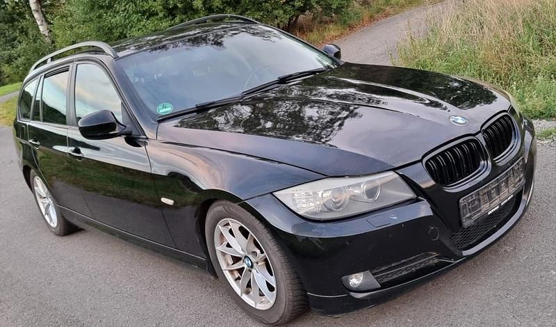 Schwarz Gebraucht 2009 BMW 320 Kombi | 2.890 € (Superpreis) - Bild 1/4