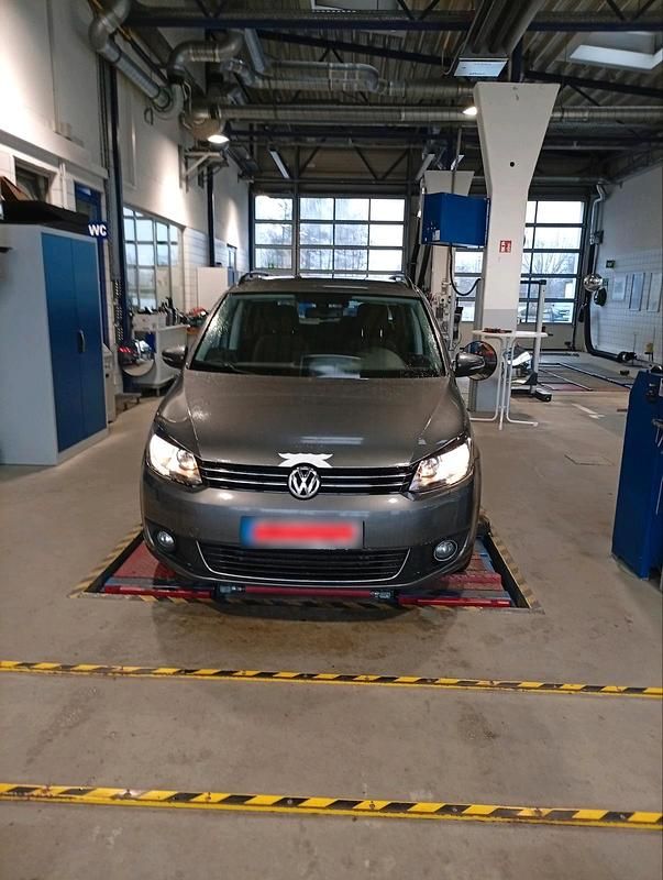 Gebraucht VW Touran 105 PS (77 kW) 2014 Grau Van / Kleinbus