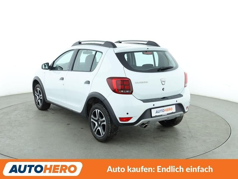 Gebraucht Dacia Sandero Celebration 90 PS (66 kW) 2018 Weiß Kleinwagen