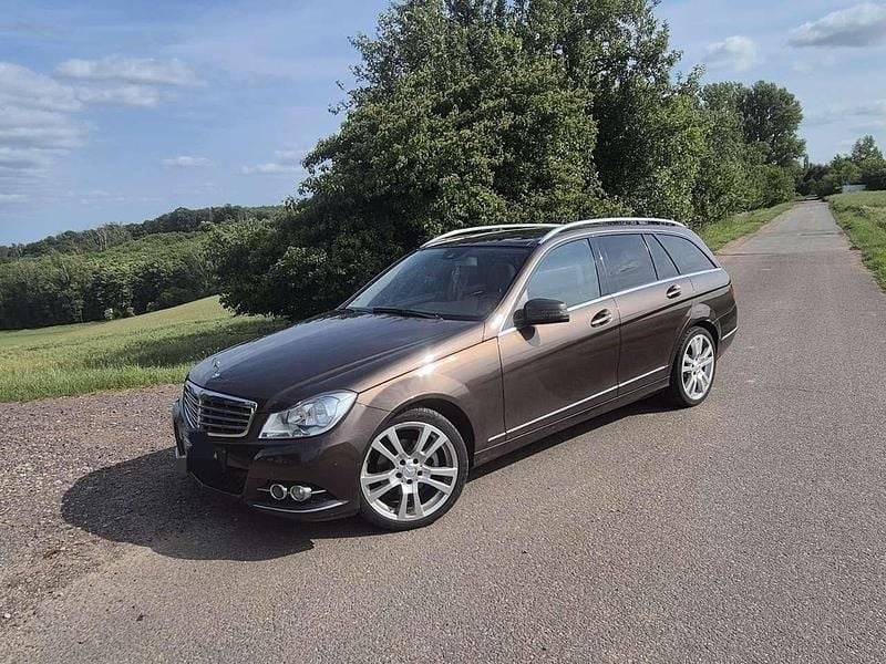Braun Gebraucht 2013 Mercedes C200 Edition Limousine | 10.200 € (Etwas zu teuer) - Bild 1/4