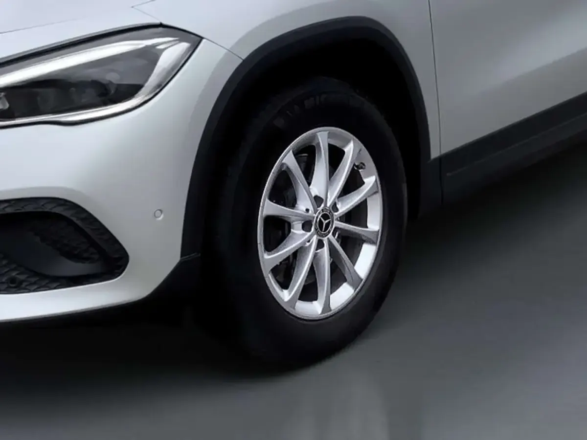 Gebraucht Mercedes GLA250 160 PS (117 kW) 2022 Iridiumsilber metallic SUV