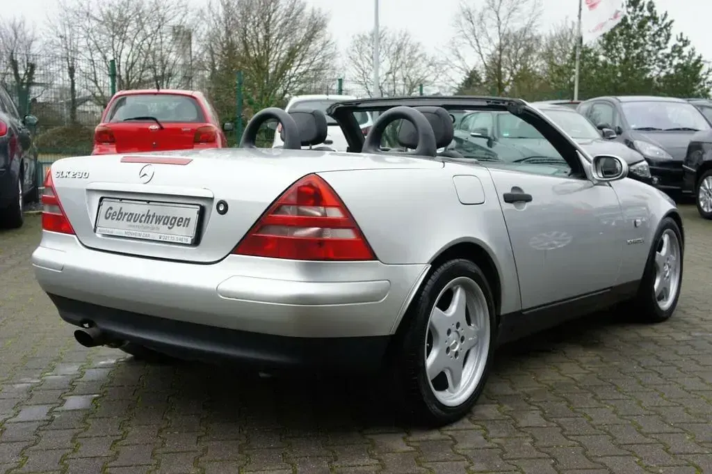 Gebraucht Mercedes SLK230 193 PS (141 kW) 2000 Silber Cabrio