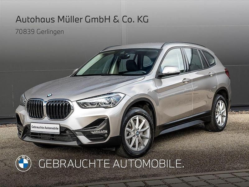 Kaschmirsilber metallic Gebraucht 2020 BMW X1 Advantage SUV | 27.430 € (Fairer Preis) - Bild 1/4