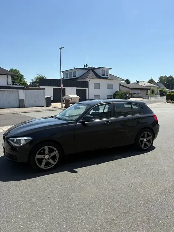 Gebraucht BMW 118 143 PS (105 kW) 2014 Schwarz Kleinwagen