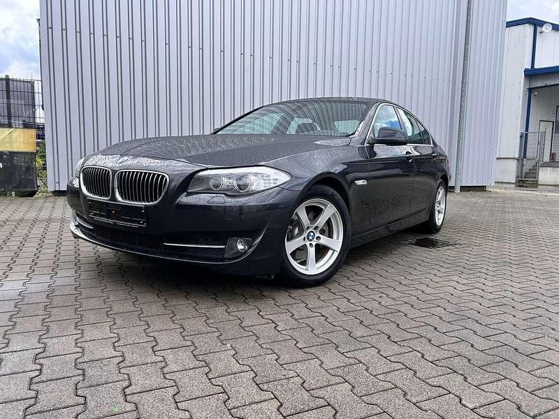 Blau Gebraucht 2010 BMW 520 Basis Limousine | 8.700 € (Superpreis) - Bild 1/4