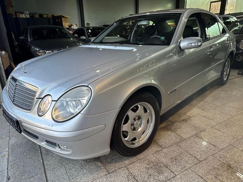 Gebraucht Mercedes E200 163 PS (119 kW) 2003 Silber Limousine