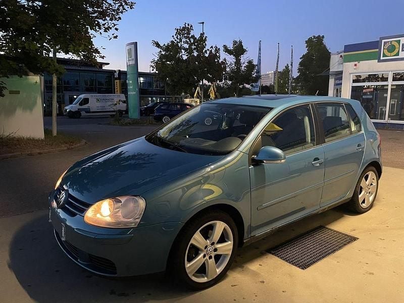 Blau Gebraucht 2005 VW Golf V Limousine | 3.300 € (Teuer) - Bild 1/4