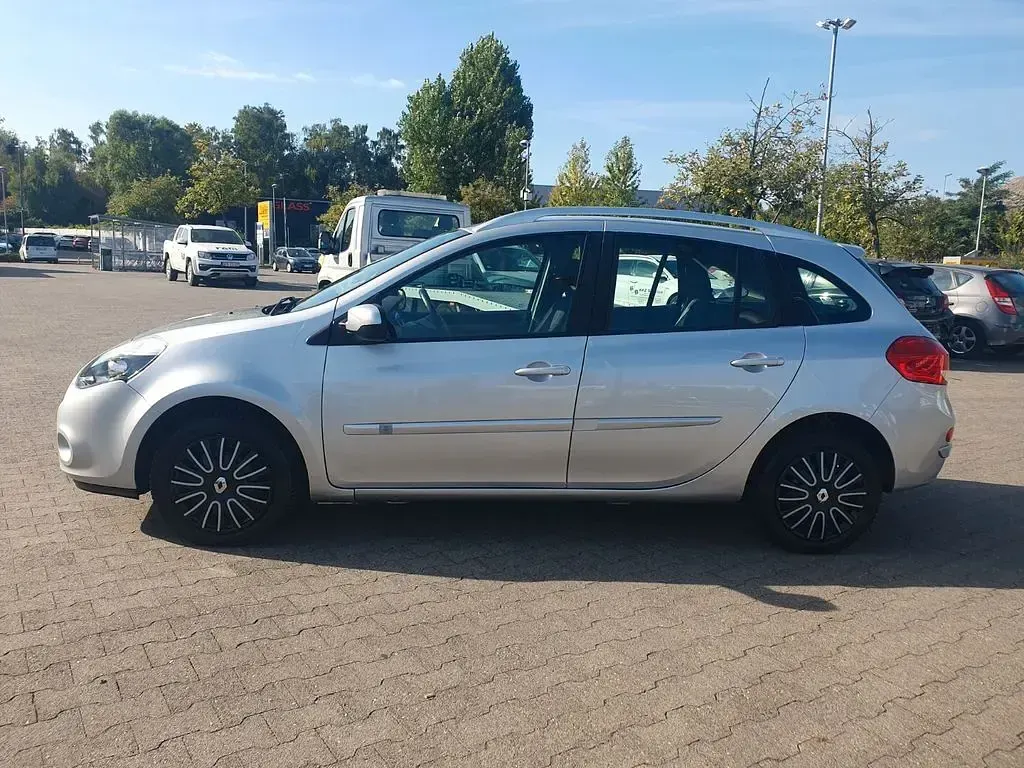 Gebraucht Renault Clio Dynamique 79 PS (58 kW) 2010 Silber Limousine