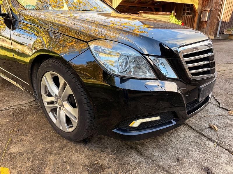 Gebraucht Mercedes E350 Elegance 211 PS (155 kW) 2010 Schwarz Limousine