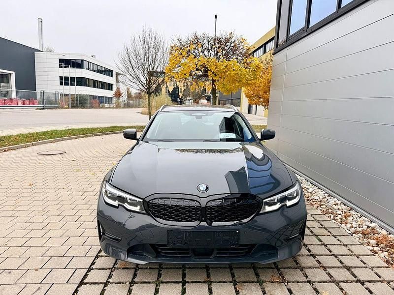 Gebraucht BMW 330e 184 PS (135 kW) 2021 Grau Kombi