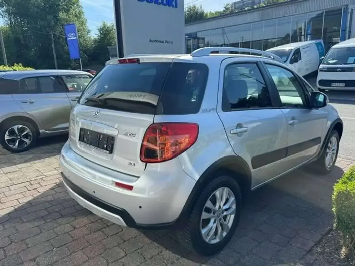 Gebraucht Suzuki SX4 Style 120 PS (88 kW) 2013 Silky silver SUV