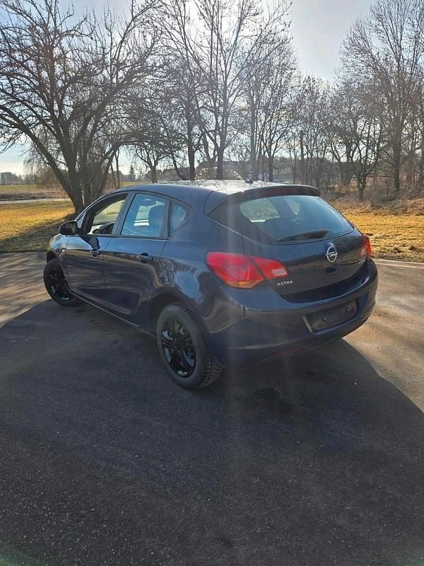 Gebraucht Opel Astra 87 PS (63 kW) 2012 Blau Kleinwagen