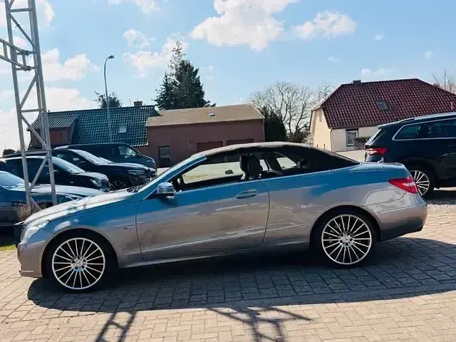 Second-hand Mercedes E250 204 CP (150 kW) 2010 Argintiu Cabrio