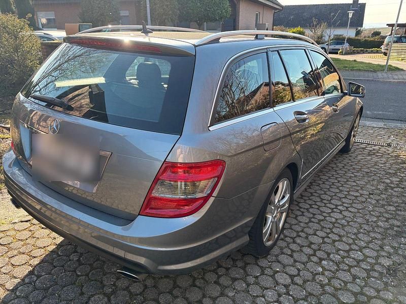 Gebraucht Mercedes C320 Avantgarde 224 PS (164 kW) 2008 Silber Kombi