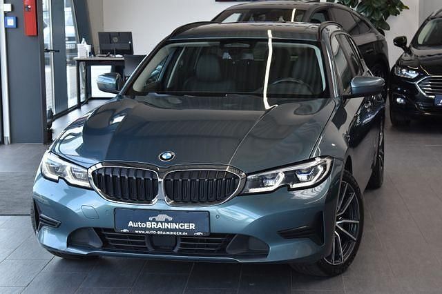 Blau Gebraucht 2021 BMW 320 Advantage Kombi | 21.550 € (Teuer) - Bild 1/4