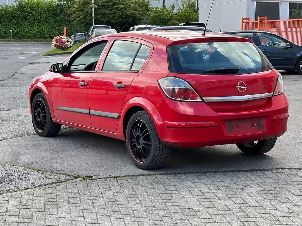 Brugt Opel Astra Basis 90 HK (66 kW) 2009 Rød Sedan