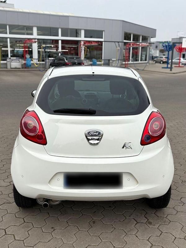 Gebraucht Ford Ka Titanium 69 PS (50 kW) 2015 Weiß Kleinwagen