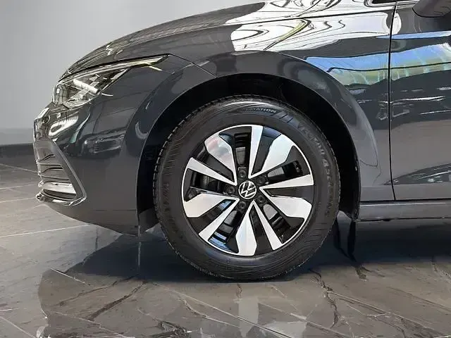 Gebraucht VW Golf VIII Move 110 PS (80 kW) 2024 Grau Limousine