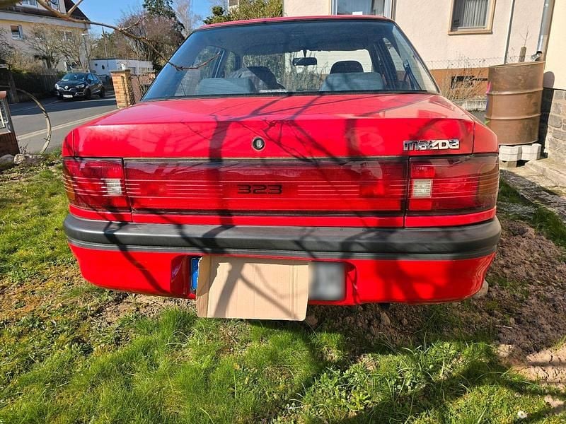 Gebraucht Mazda 323 90 PS (66 kW) 1989 Rot Limousine