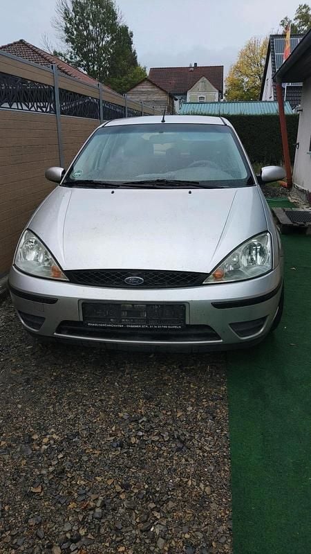 Silber Gebraucht 2004 Ford Focus Limousine | 250 € (Superpreis) - Bild 1/4