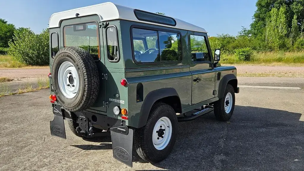 Gebraucht Land Rover Defender 122 PS (89 kW) 2011 Grün Kombi