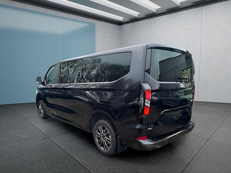 Second-hand Ford Tourneo 232 CP (170 kW) 2025 Negru Monovolum