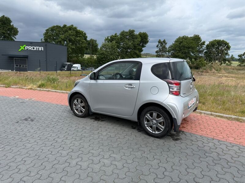 Gebraucht Toyota iQ 90 PS (66 kW) 2010 Silber Kleinwagen