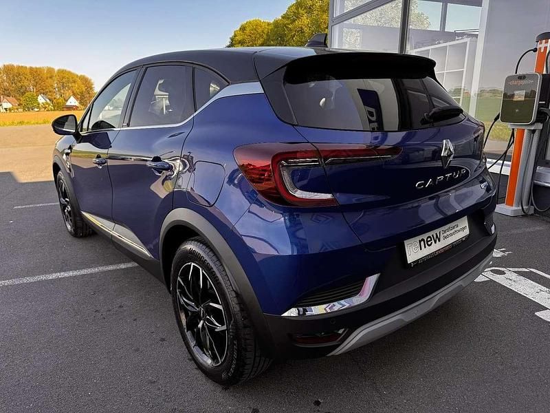 Gebraucht Renault Captur Intens 158 PS (116 kW) 2021 Zweifarbig: ironblau und dach blackpea (metallic) SUV