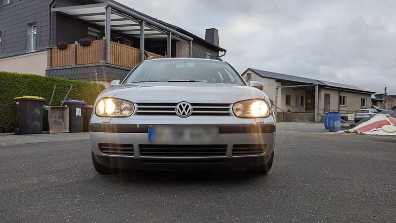 Silber Gebraucht 2004 VW Golf IV Kombi | 499 € (Superpreis) - Bild 1/4