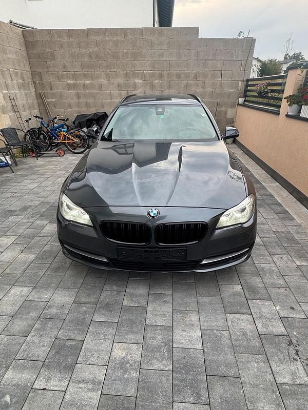 Grau Gebraucht 2016 BMW 530 Kombi | 18.500 € (Superpreis) - Bild 1/4