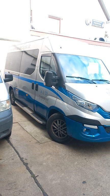 Gebraucht Iveco Daily 131 PS (96 kW) 2019 Grau Van / Kleinbus