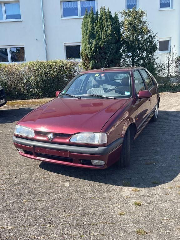 Second-hand Renault 19 90 CP (66 kW) 1993 Roșu Berlinǎ