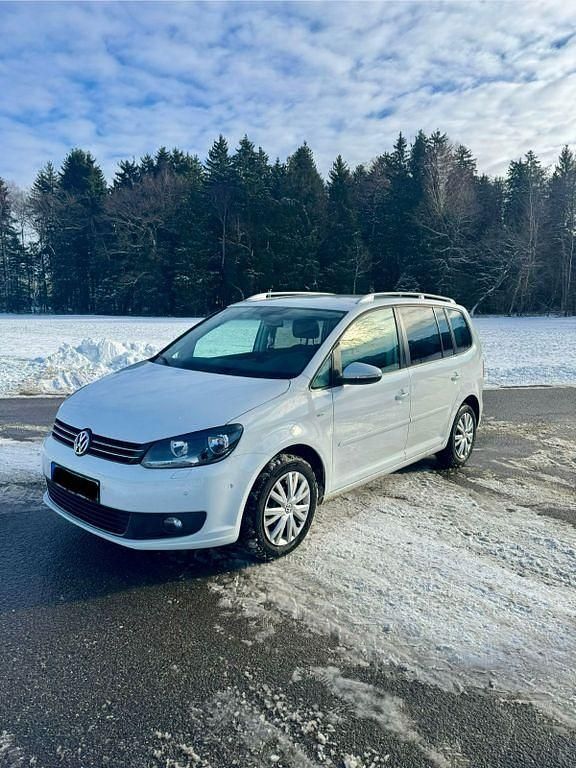 Weiß Gebraucht 2014 VW Touran Cup Van / Kleinbus | 12.300 € (Teuer) - Bild 1/4