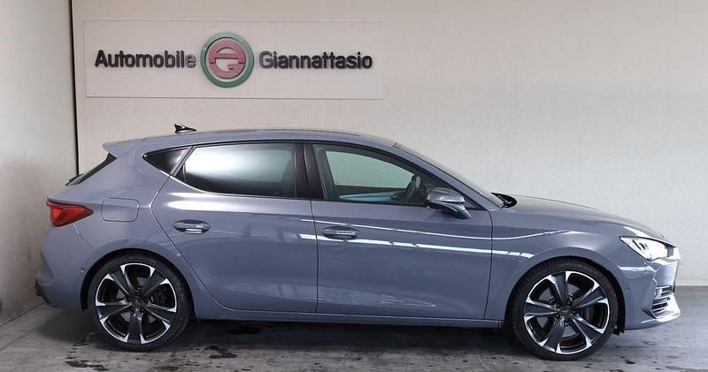 Grau Gebraucht 2022 Cupra Leon Limousine | 26.990 € (Guter Preis) - Bild 1/4