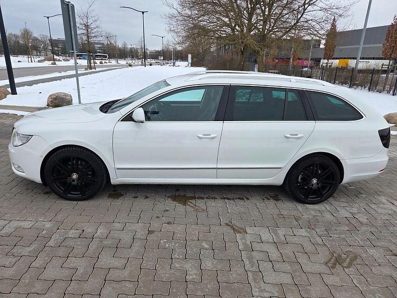 Gebraucht Skoda Superb Elegance 160 PS (117 kW) 2009 Weiß Kombi