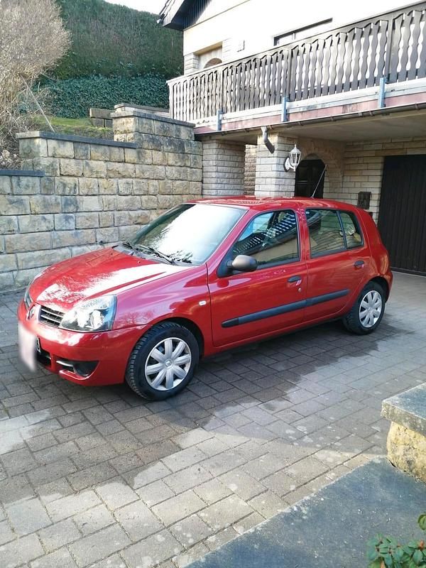 Gebraucht Renault Clio II 75 PS (55 kW) 2009 Rot Limousine
