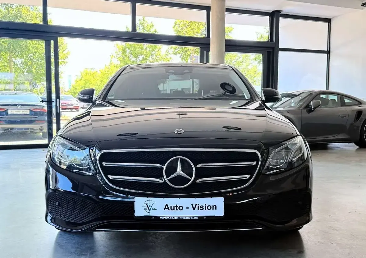 Gebraucht Mercedes E350 Avantgarde 286 PS (210 kW) 2019 Schwarz Limousine